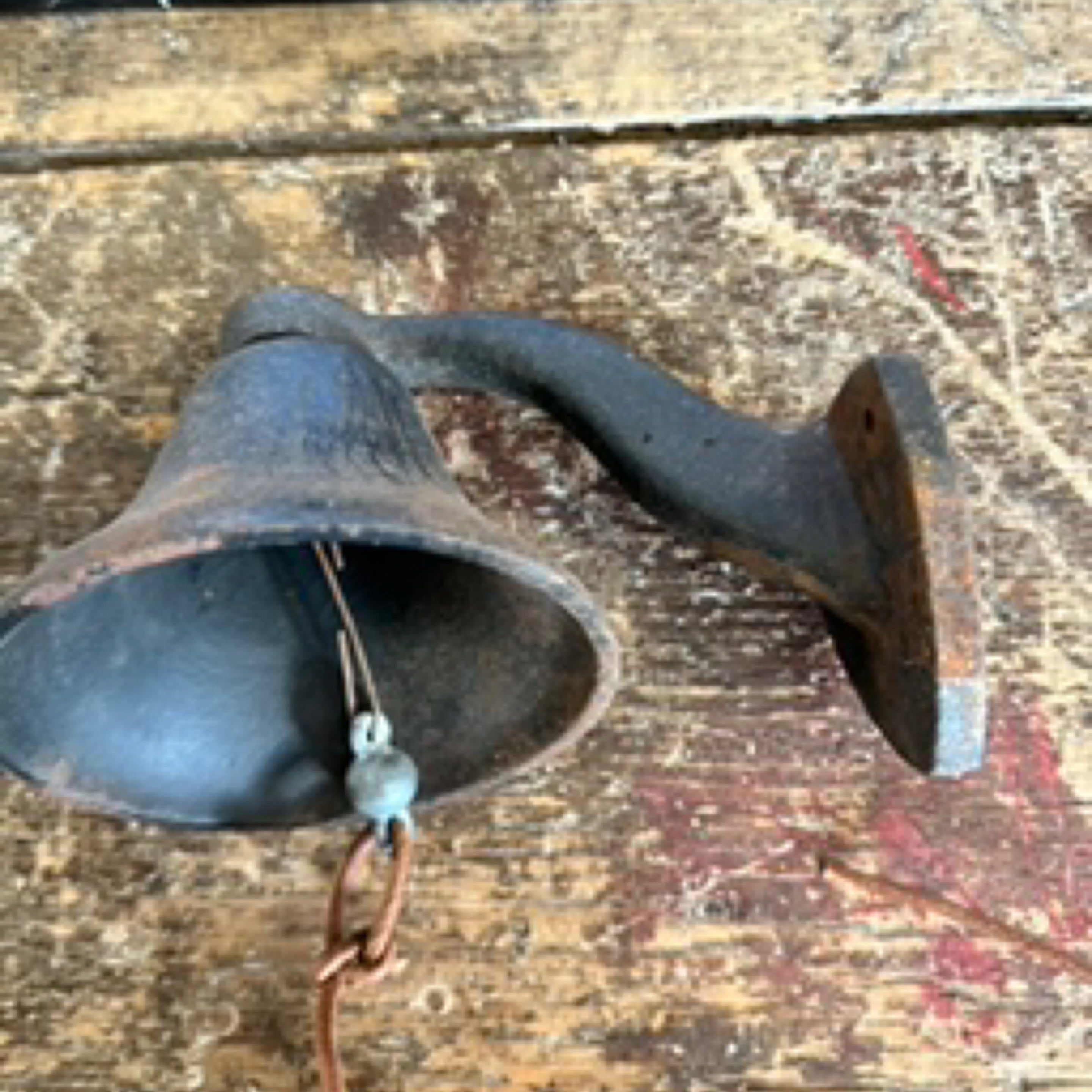 Amazon.com: MYOYAY 14'' Large Heavy Cast Iron Dinner Bell